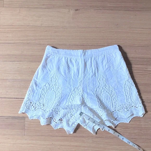 Gianni Bini White Lace Women Shorts - Picture 4 of 8